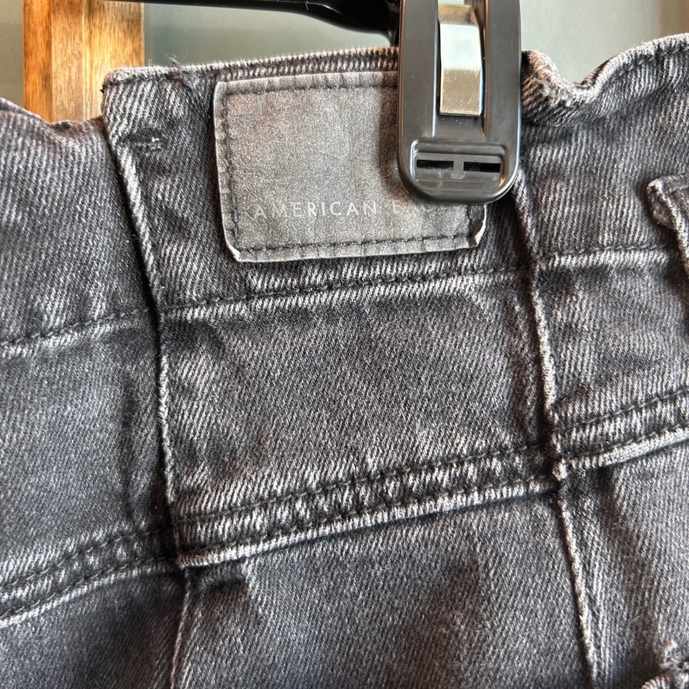 American Eagle Mom Jeans Black Wash High Rise Straight Leg‎ Size 6 Grunge - Picture 12 of 13